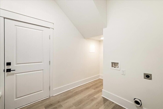 Building Photo - 4028 Poets Trl