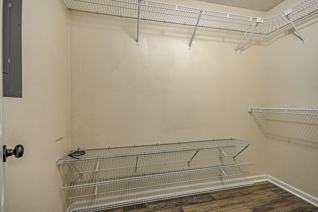 Building Photo - 105 St James Pl