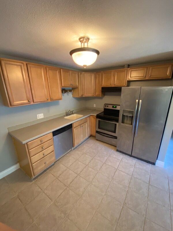 Building Photo - 5 Turnpike Rd