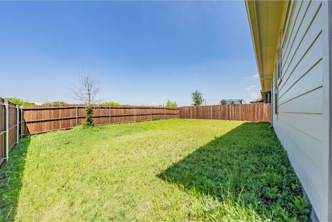 Building Photo - 8637 Centerboard Ln