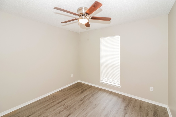 Building Photo - 12921 Robin Cir