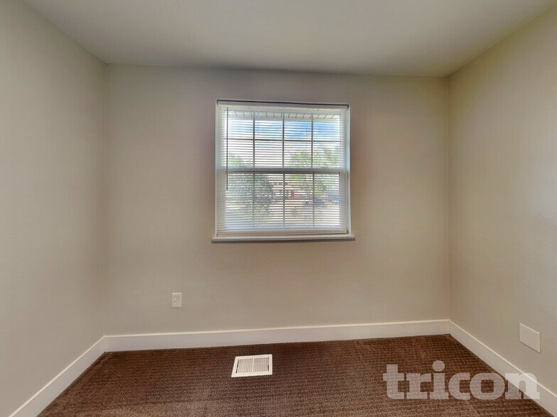 Building Photo - 16384 E Brunswick Pl