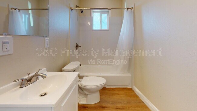 Building Photo - 1384 Darwin St
