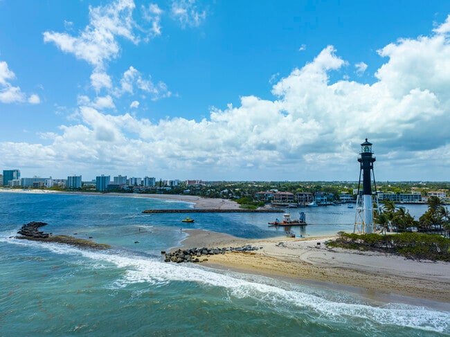 Building Photo - 1020 N Riverside Dr