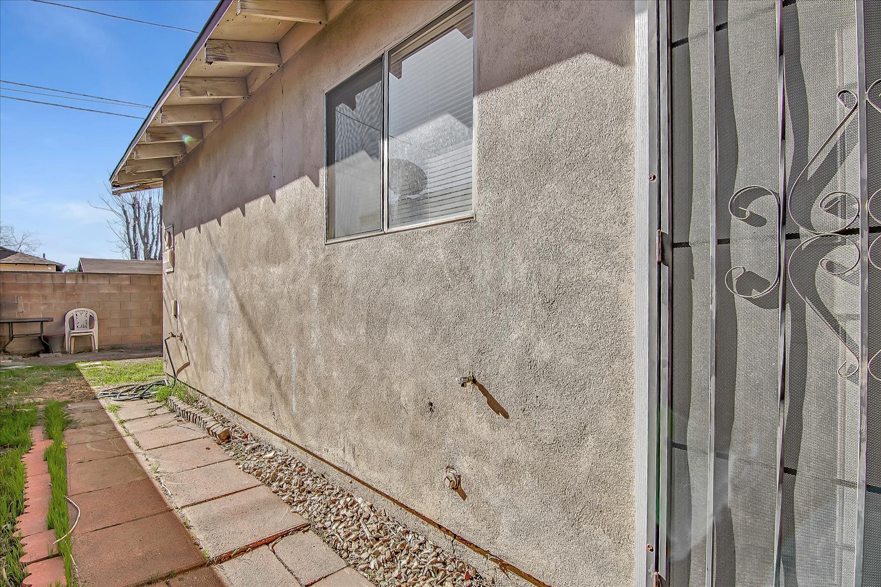 Building Photo - 9223 Langdon Ave