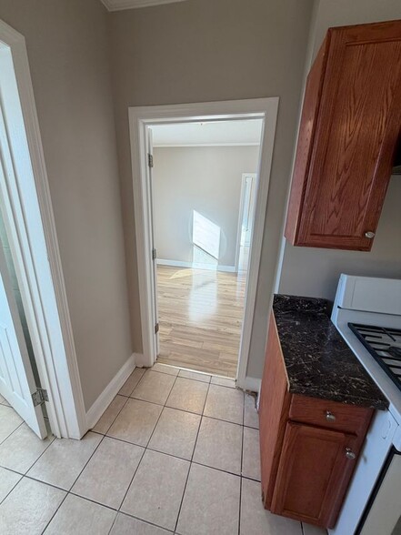 Building Photo - 171 Capen St