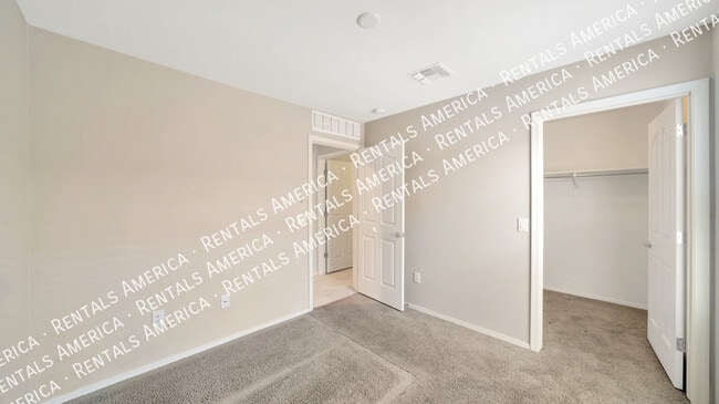 Building Photo - 4910 S River Run Dr