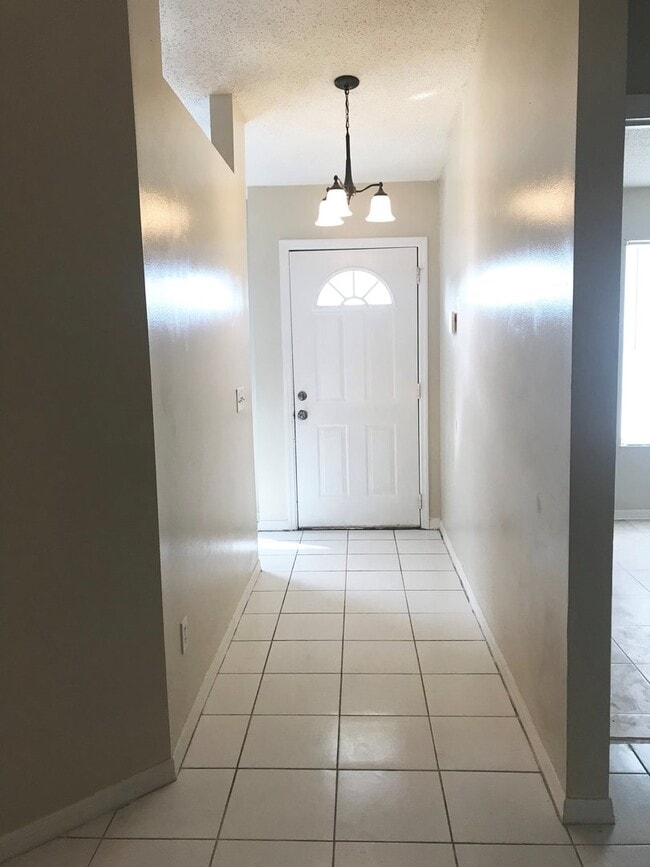 Building Photo - **COMING SOON**  3/2/2  Conveniently Located