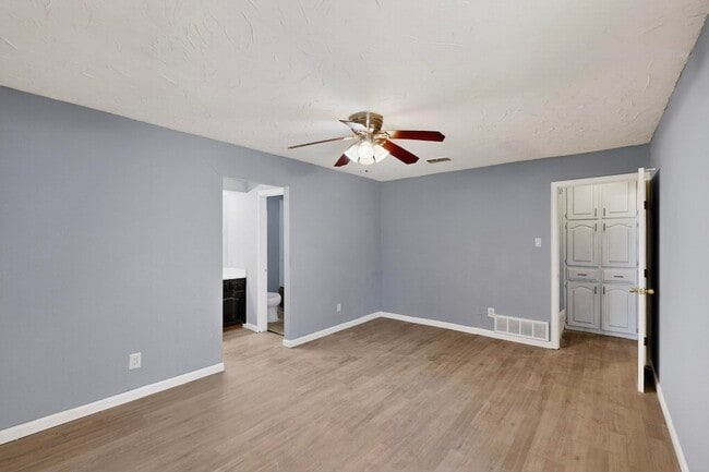 Building Photo - 2211 Sierra Dr