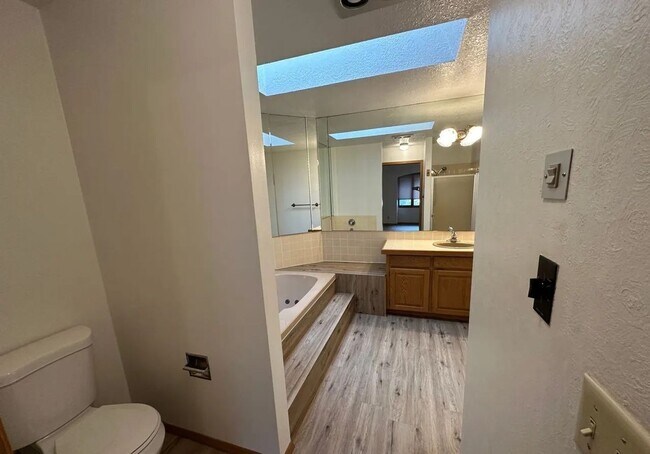 Building Photo - 2 Bed / 2 Bath Home with Lake Views Clubhouse – Hayden Lake