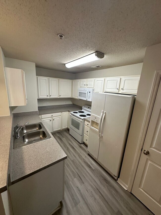 Building Photo - 3475 Forestdale Dr