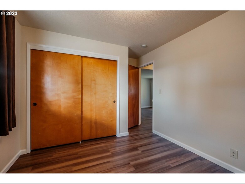 Building Photo - 635 E Elmore St