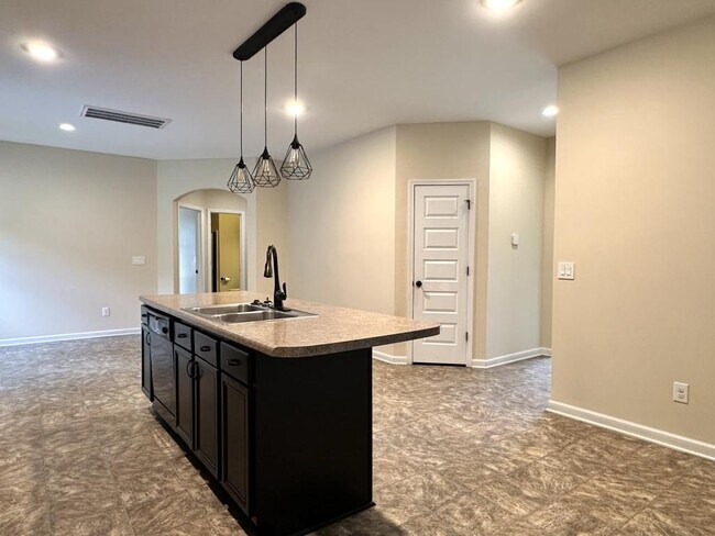 Building Photo - 1205 Peppermint Ct