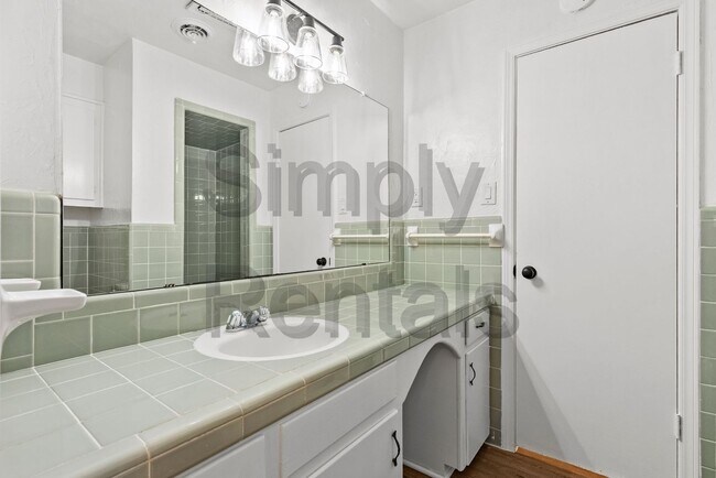 Building Photo - 3 Timberside Dr