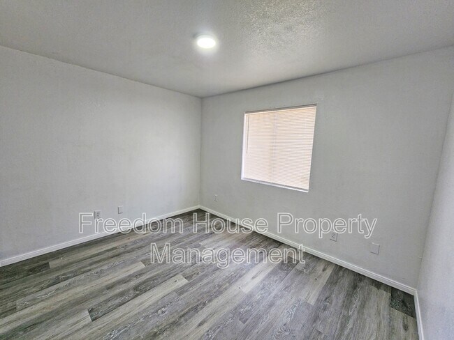 Building Photo - 670 Bourbon St