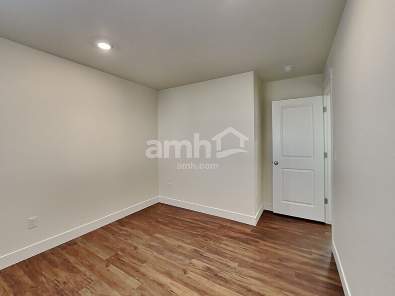 Building Photo - 11646 Broken Top Dr