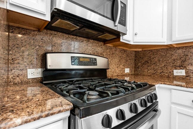 Building Photo - 6914 Grants Hollow Ln