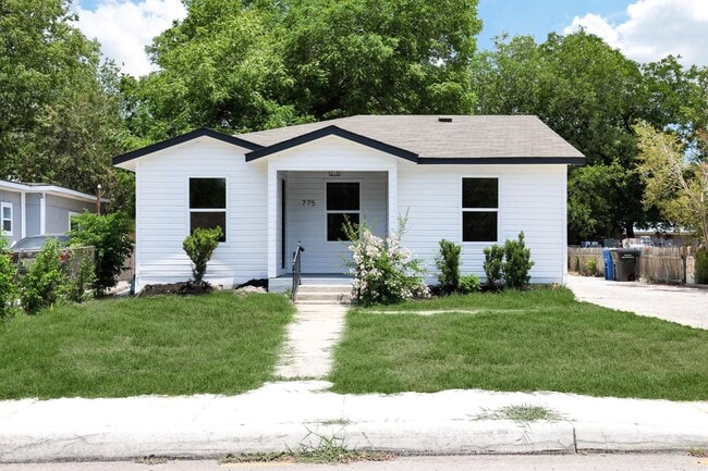 Primary Photo - 775 Yucca St