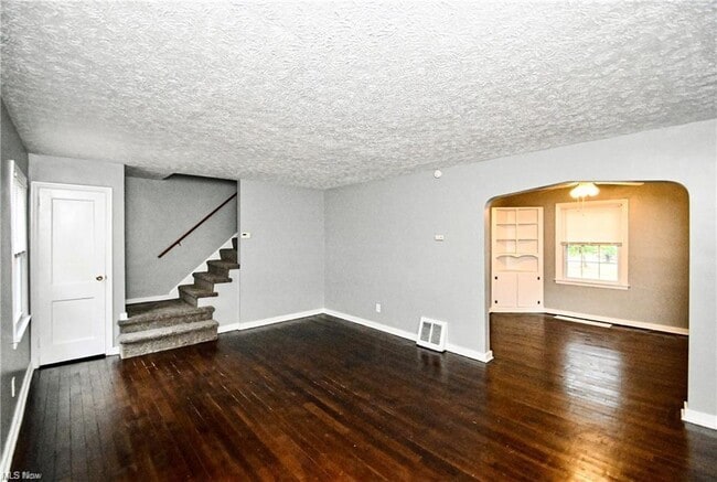 Building Photo - 1699 Sunset Ave