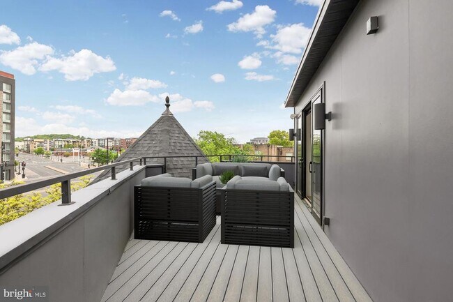 Building Photo - 1451 Maryland Ave NE