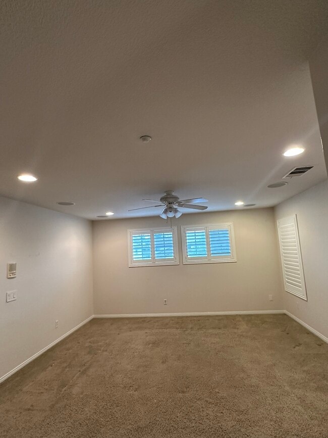 Building Photo - 16275 Summerset Street