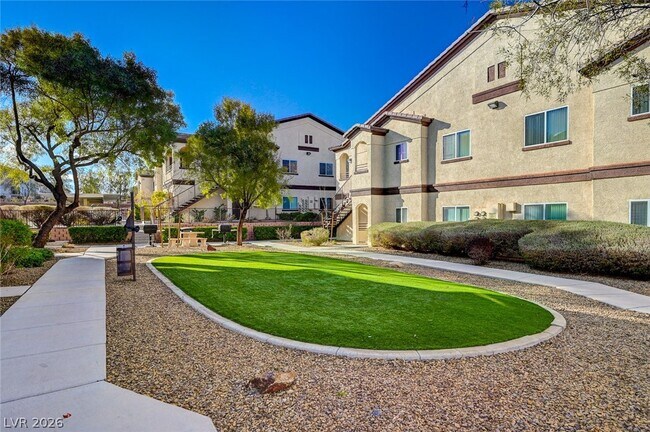 Building Photo - 2291 W Horizon Ridge Pkwy