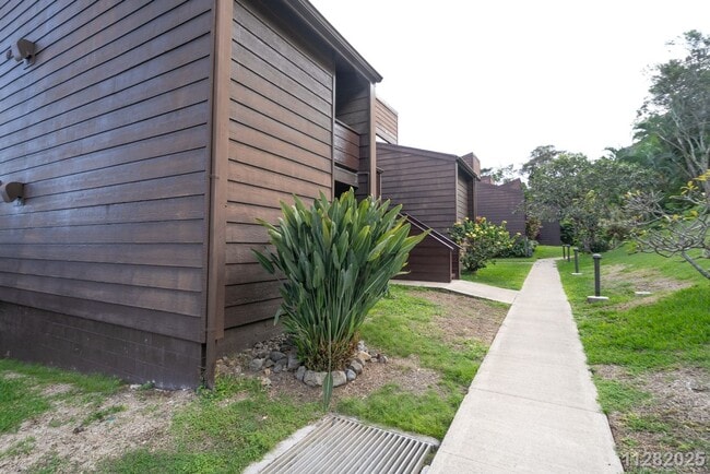 Building Photo - 1 Bd,1Ba,2Pkg! 51-636 Kamehameha Hwy #511 at $2,300/month