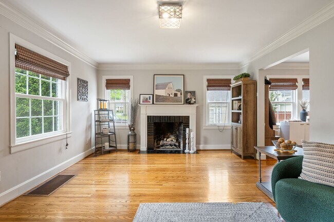 Building Photo - Charming St. Matthews Ranch