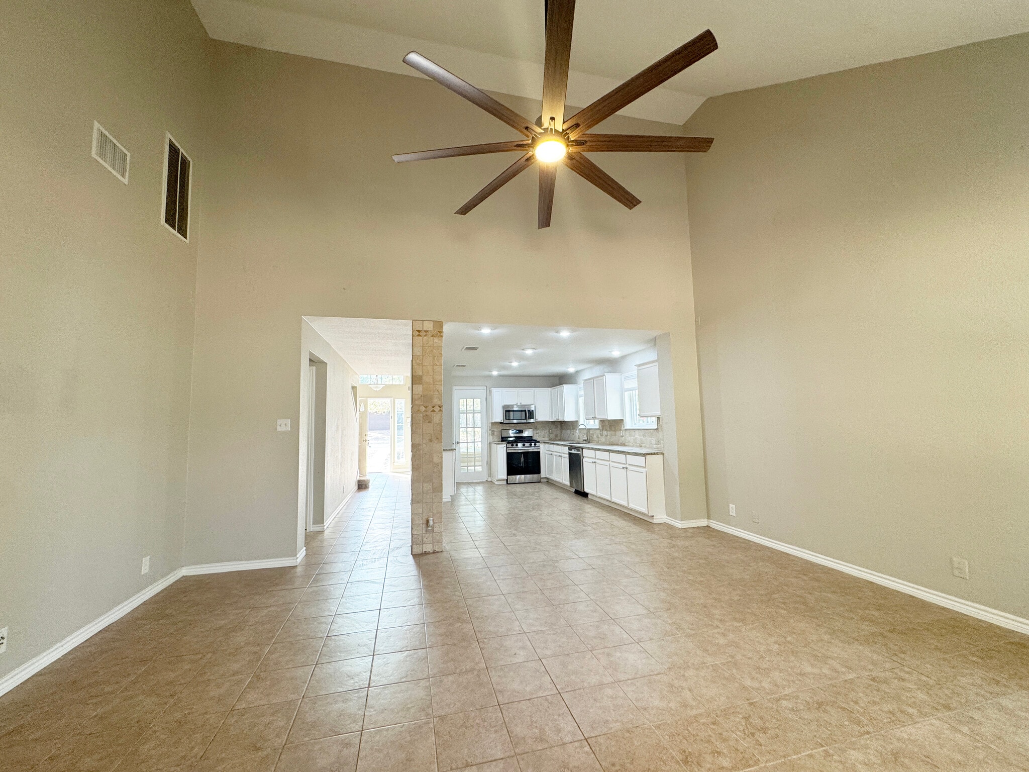 Building Photo - 5042 Cleves St