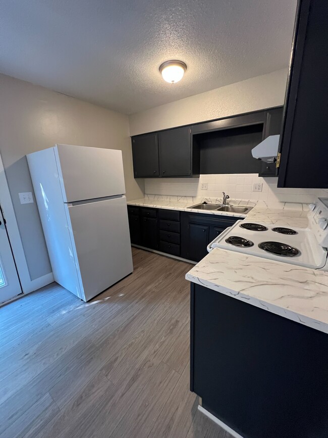 Building Photo - Park Avenue Apartments