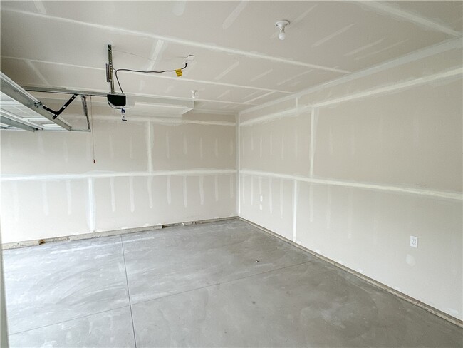 Building Photo - 14 Trailhead Rd