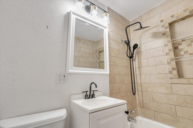 Building Photo - 2116 Andover Ct