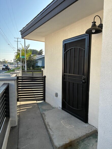 Building Photo - 2739 E Adams St