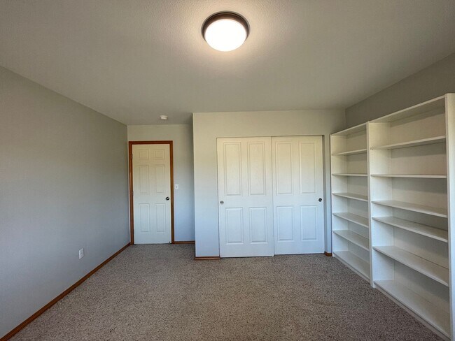 Building Photo - Spacious 5BR / 3BA Beacon Hill Home – 2,21...