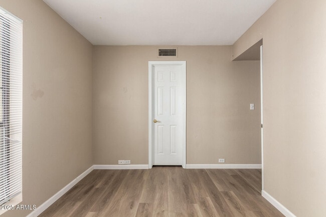 Building Photo - 10410 N Cave Creek Rd