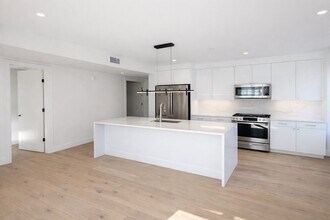 Building Photo - 65 L St