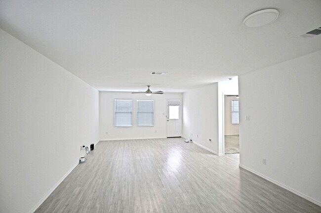 Building Photo - 5925 San Geronimo