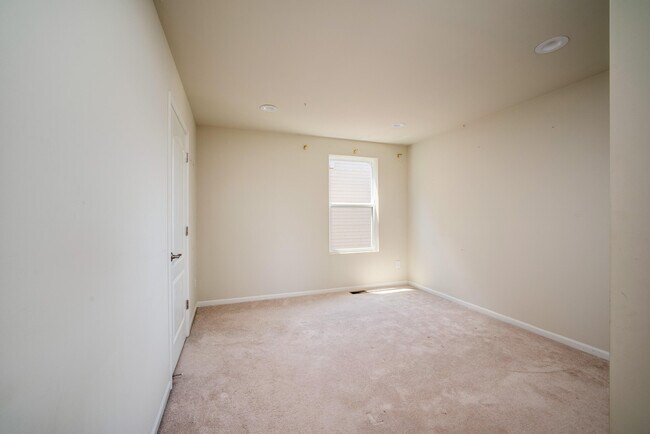 Building Photo - 2825 Dillon Dr