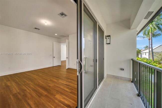 Building Photo - 1427 SW 23rd St