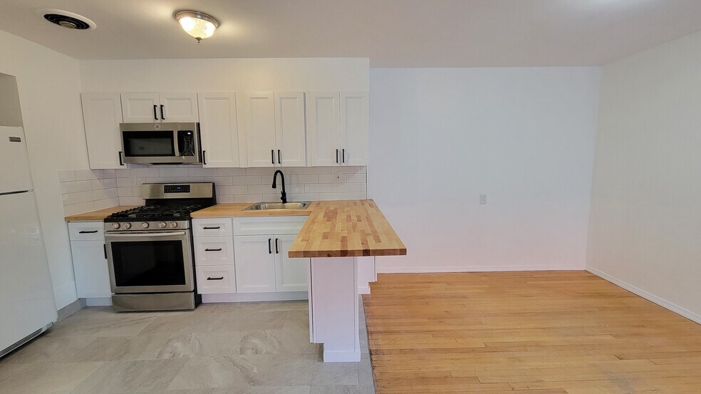 Building Photo - 204 Woodcliff Ave