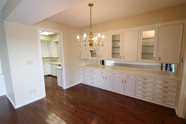 Building Photo - 7620 Del Monte Dr
