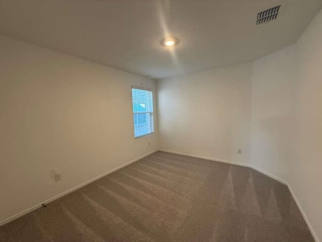 Building Photo - 577 Sormonne Lp