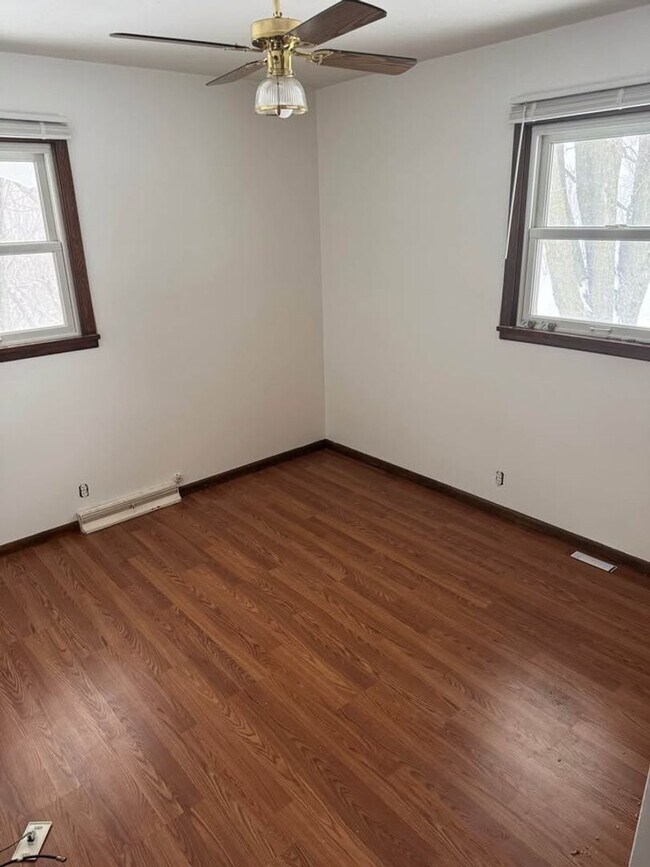 Building Photo - House for Rent