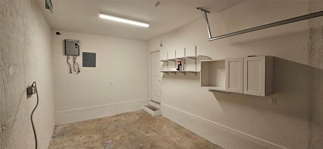 Building Photo - 5010 SW 37th St