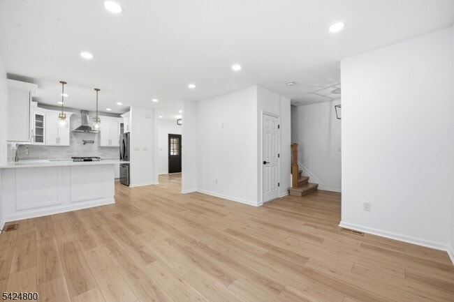 Building Photo - 40 Edgewood Rd