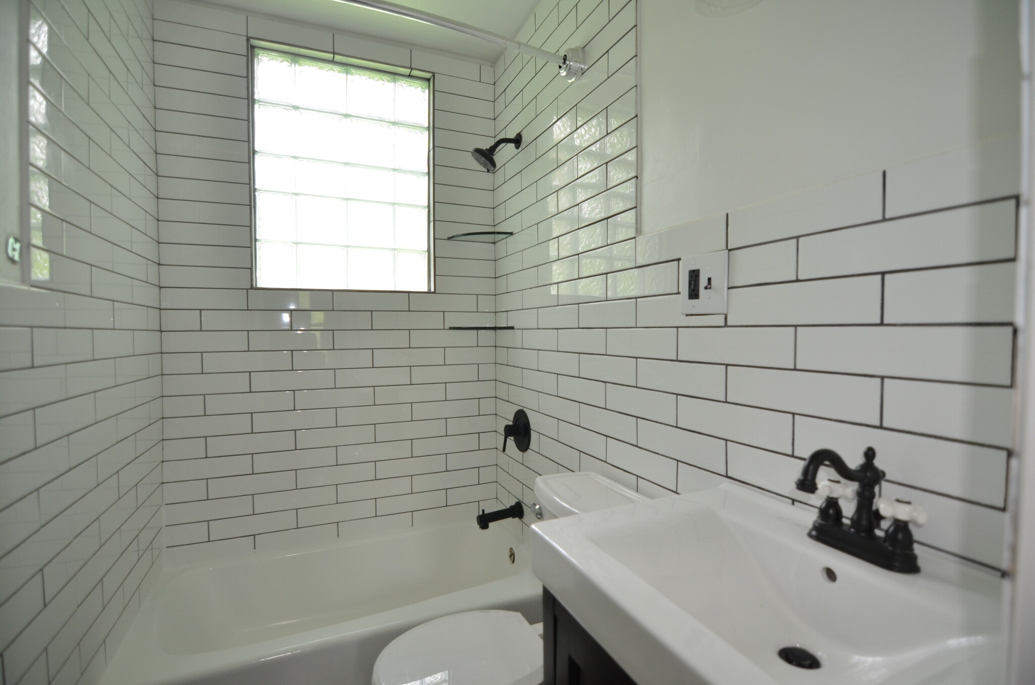 Building Photo - 1085 Church Ave