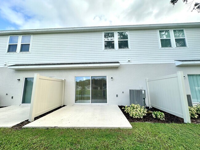 Building Photo - Stylish 3Bedrooms 2.5Bath townhome-living ...
