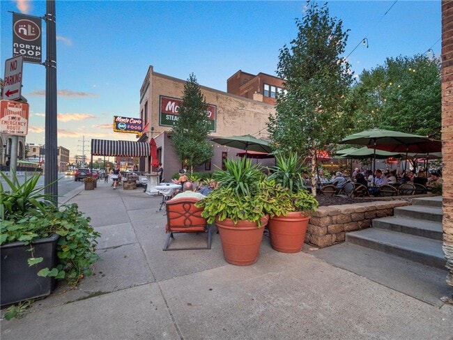 Building Photo - 700 N Washington Ave