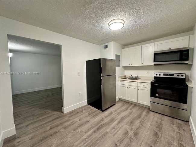 Building Photo - 529 SW 4th St