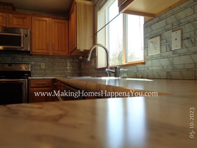 Building Photo - 405 Lavender St
